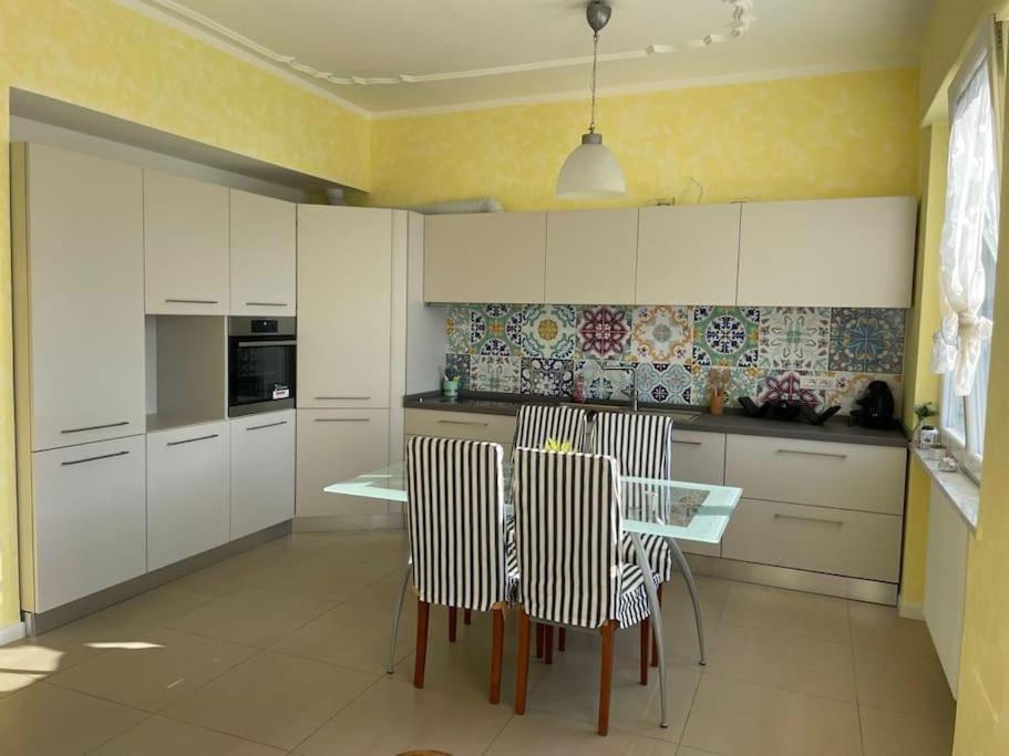 Ocean View Villa With Fast Wi-Fi And Elevator To Town Леванто Екстер'єр фото